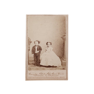 [PORTRAIT CARTE DE VISITE] - Le général Tom Thumb et Lavinia Warren. c. 1860.