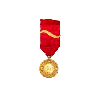 [MÉDAILLE] - Médaille en or offerte par la ménagerie à François Bidel. 1891.